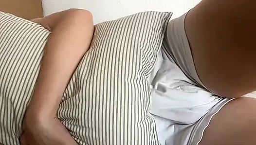Yastığıma sürtüyorum