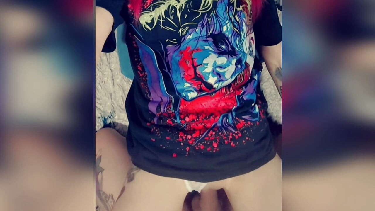 POV-在家裡，我的朋友幹了我，讓我的陰部為你弄濕了