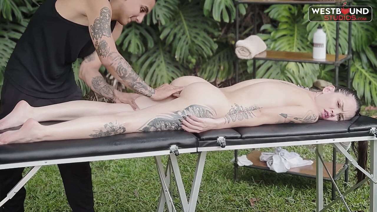 Yessica Bunny Fucked in Erotic Massage