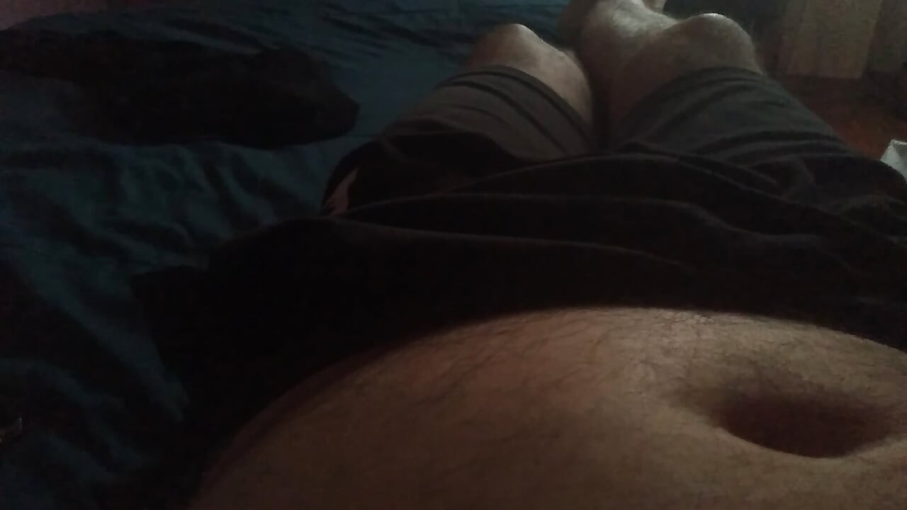 يمكن للشاب أن يؤدي اختراقا عنيفا بقضيبه الفائق ، هل تريد أن ترى؟