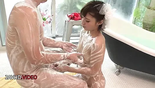 Japanischer pOV mit sexy asiatischem mädchen, das erstaunliche blowjob-erfahrung gibt