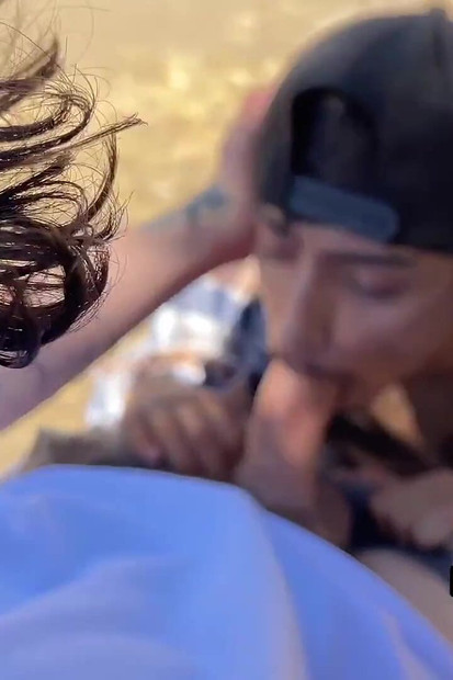 フェラチオ、チンポしゃぶりが捕まる!大きな未割のチンコ!