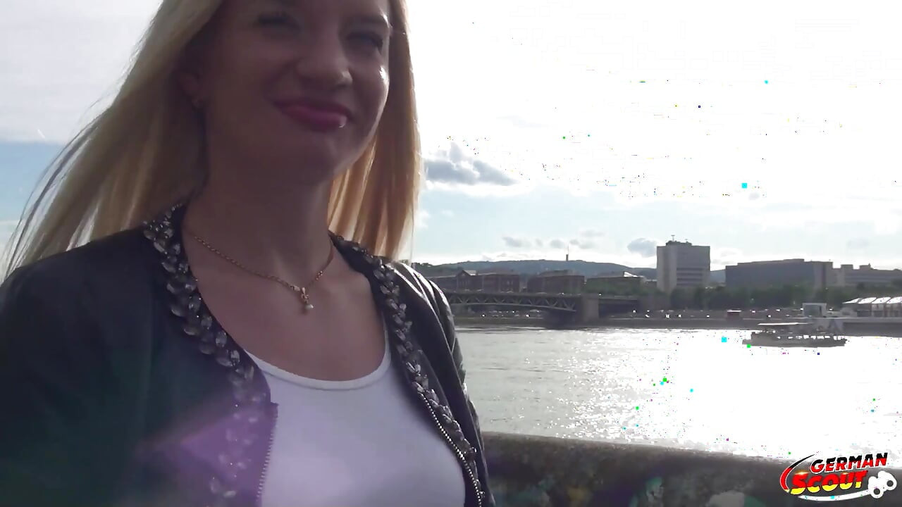 Német cserkész - Főiskolás lány Angel Vital