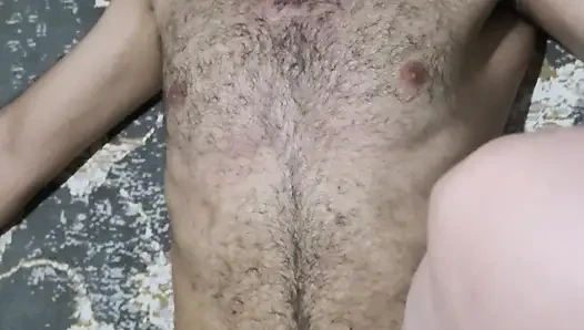 Госпожа ногами раба с пыткой яиц дома