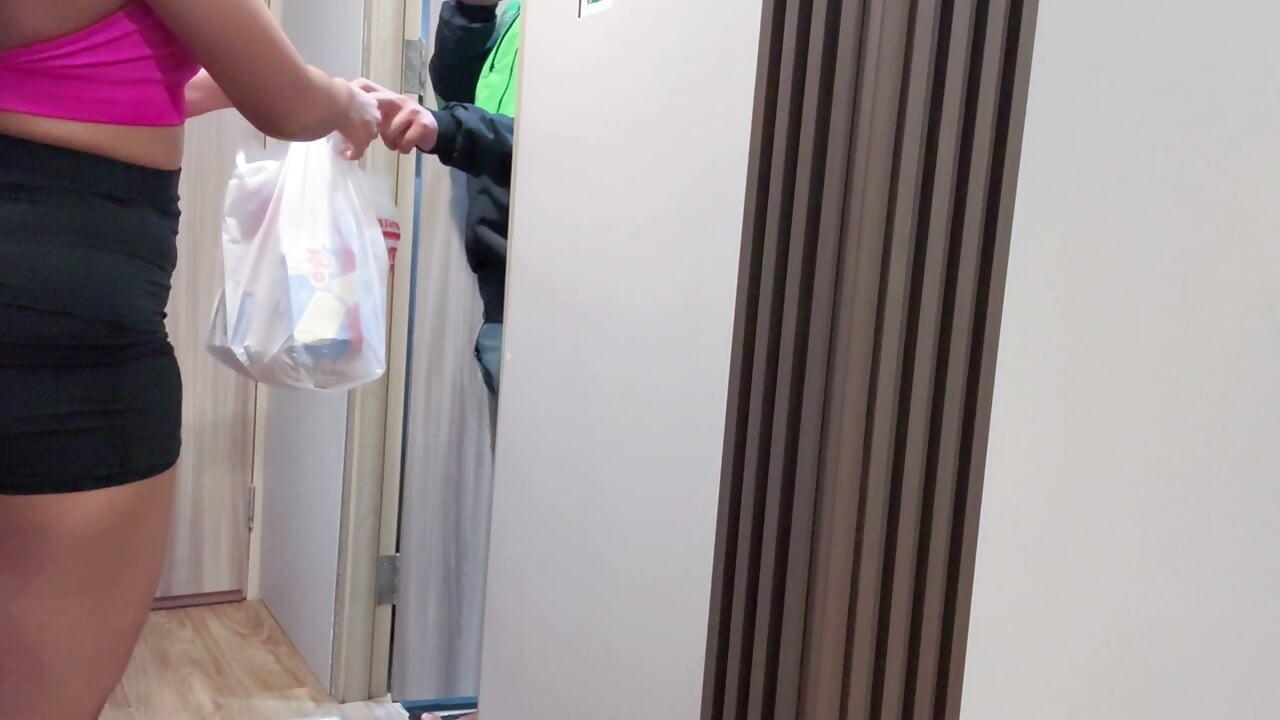 Verzweifelt bringt Ojol ins Hotel
