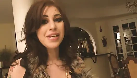 Латина - сцена Винны-1_Booty латина-брюнетка любит, когда ее трахнули двойным трахом и кончили на вершине