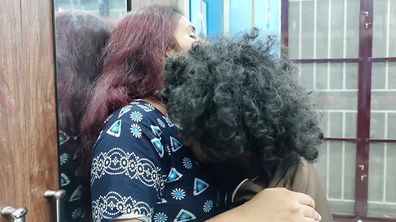 Lip lock , neck kiss and hot romance with mallu girl