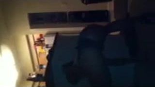 Попка стриптизерши танцует с нападающего в любительском видео