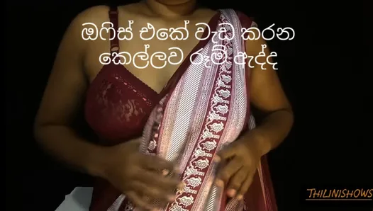 Hermosa dama de oficina de Sri Lanka teniendo sexo con el jefe