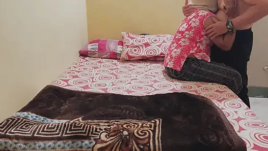 Hintli ateşli çift günlük ateşli seks karısı her gün sikişiyor ve emiyor