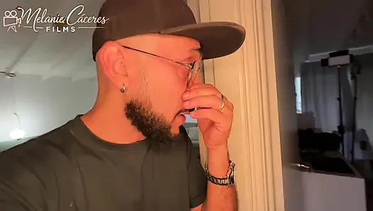 Порноактрису трахает огромный член, пока дом пуст - Emily Fox