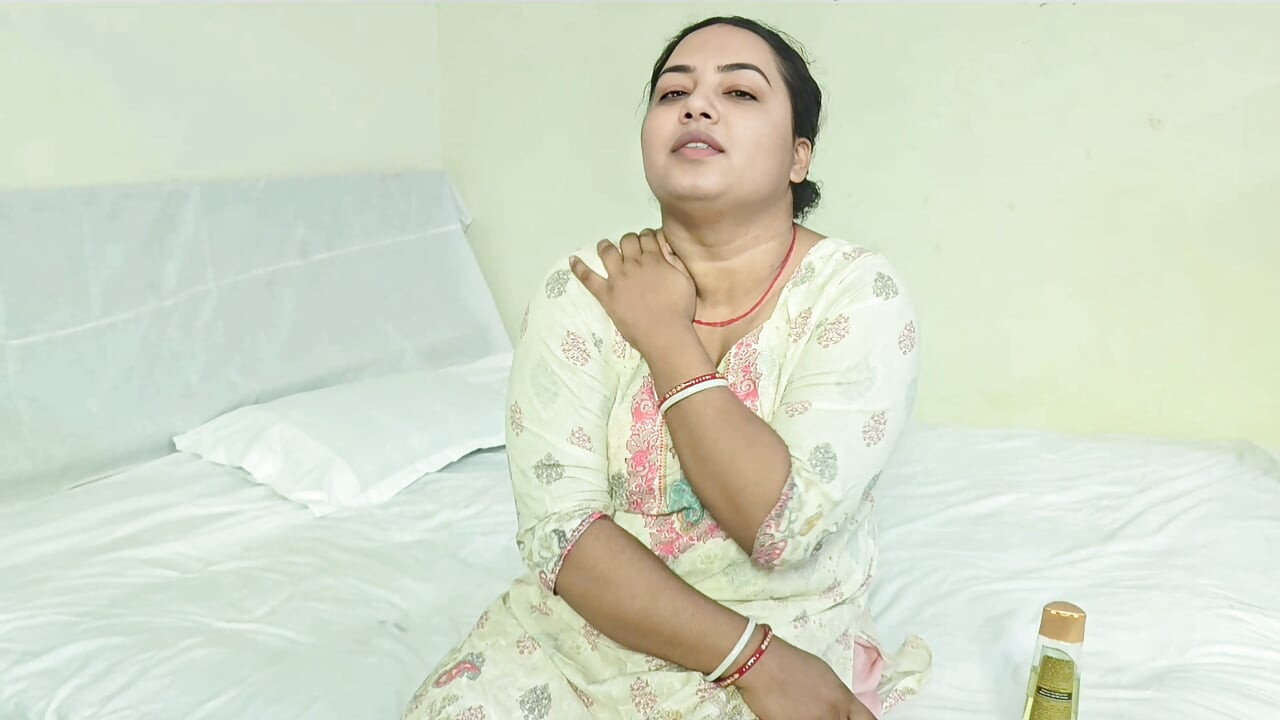 Stepmammi ko message karke unka dard kam kia , stepmummi muh me leke jor jorse chosen lagi