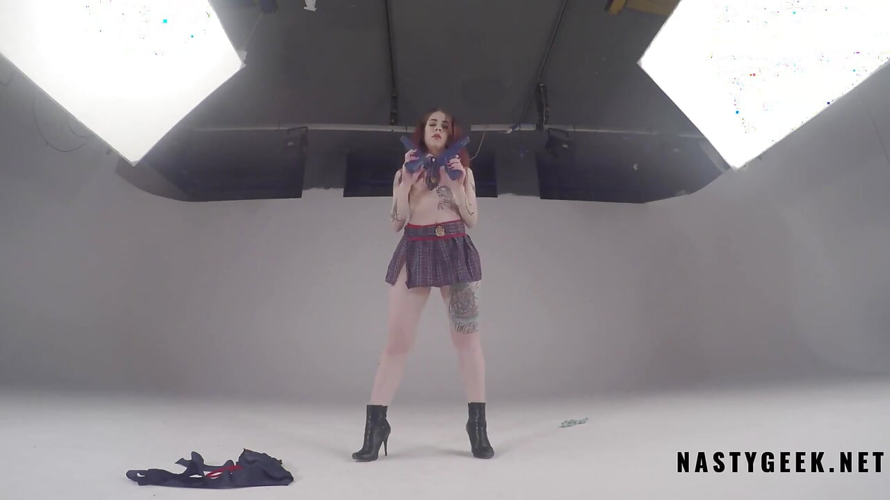 Miriam - studentă excitată Se joacă cu ejaculare feminină