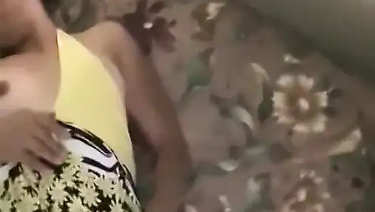 Desire lutscht josephs schwanz und nimmt dann eine gesichtsbesamung