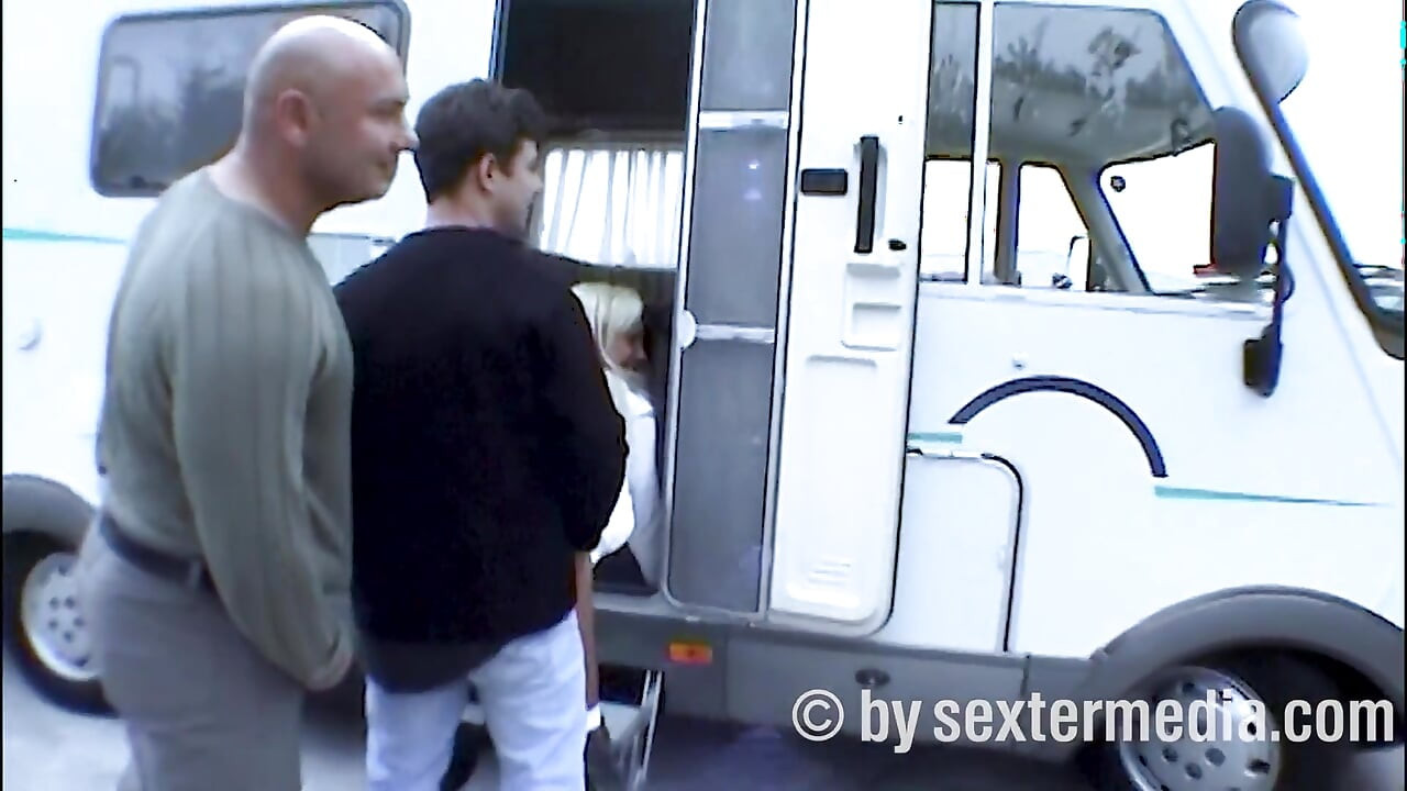 Dreier in einem swinger mobile, bis die polizei kommt