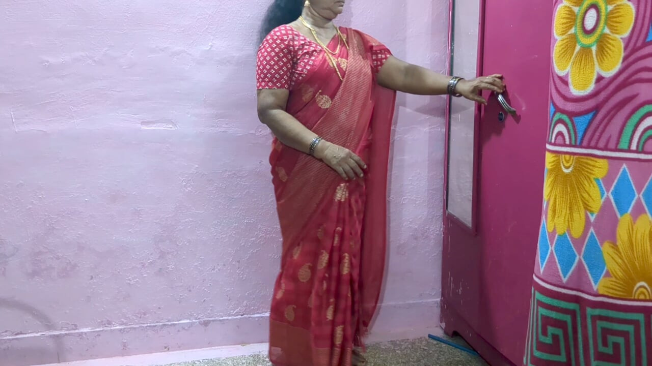 Madrastra teniendo sexo anal