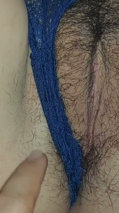 Xxx Desi με θετή κόρη κάτω από τα σεντόνια | Κλιπ 1