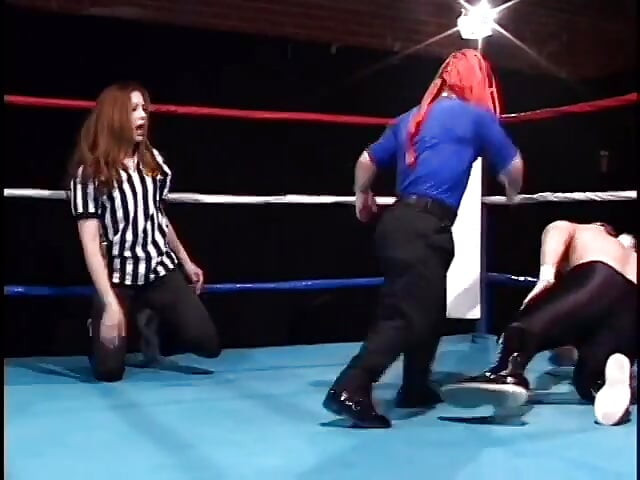 Midget wrestler gets fucked and rode by the brunette babe