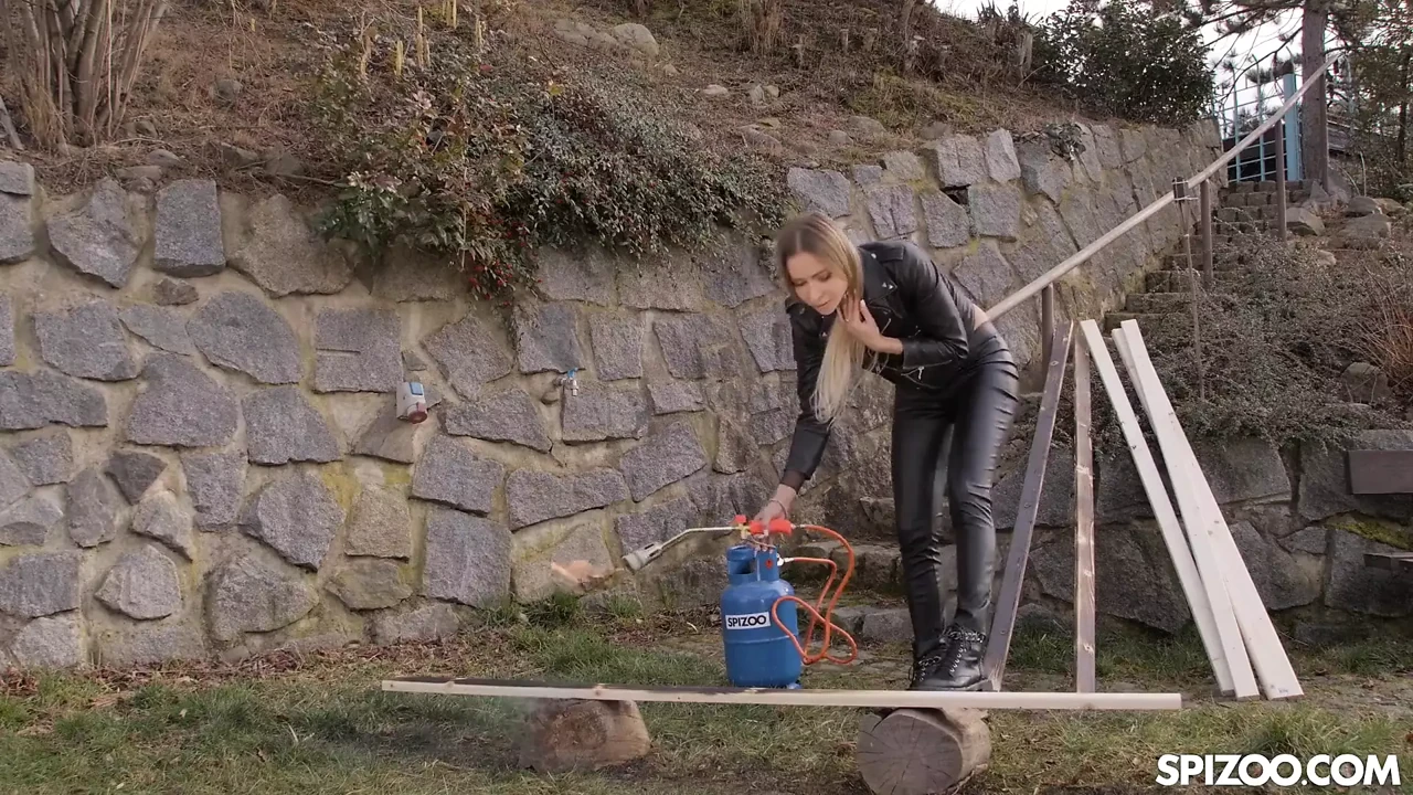 Venera Maxima Fucking Her New Neighbor