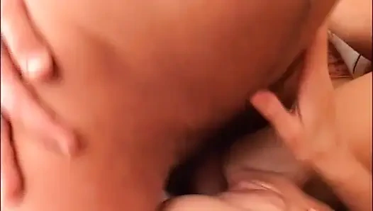 Wunderbare amateur-maskierte MILF-ehefrau gefickt und von dem großen schwanz des ehemanns in den mund gespritzt