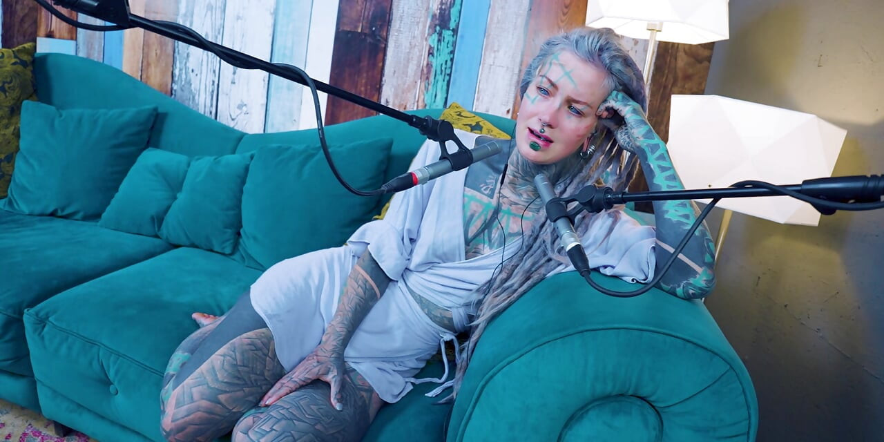 I talk about Z - zeal - ASMR podcast SFW talk goth chudy dziewczyna dredy tatuaż model tuszem dziewczyna