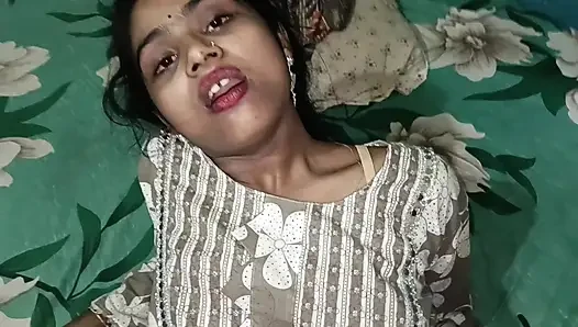 Kunjungan tengah malam ke kamar saudara tiriku malam-malam penuh gairah