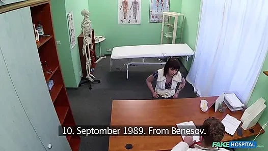 Fake Hospital - доктор провежет большую дозу орального секса для лечения депрессии пациента