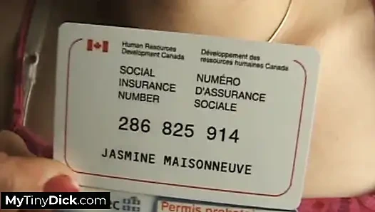 Ее пальцы уверенно танцуют над его маленьким членом