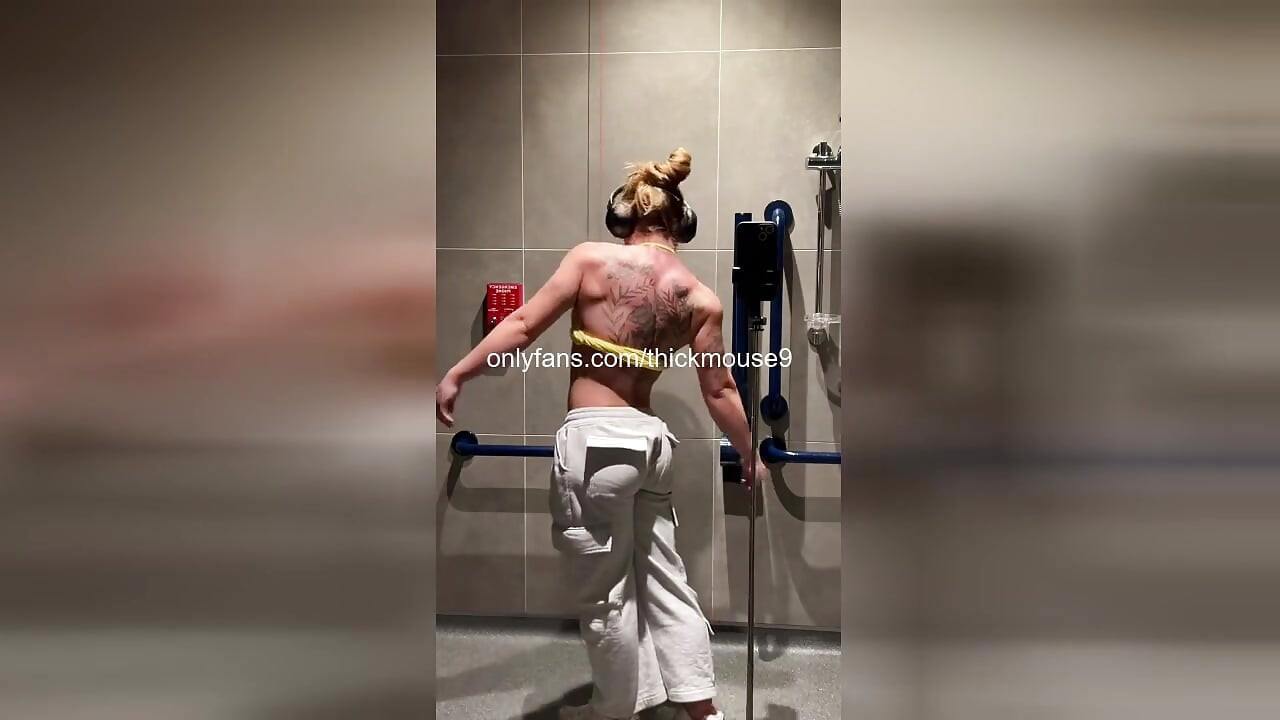 Gym Yoga Slip: Âm hộ đầy lông 18 tuổi bùng nổ trực tiếp tikTok
