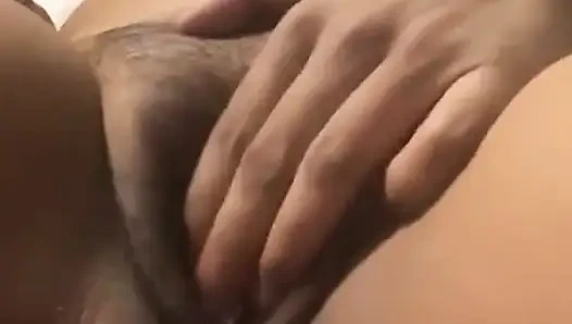 Сексуальная латина играет с собой