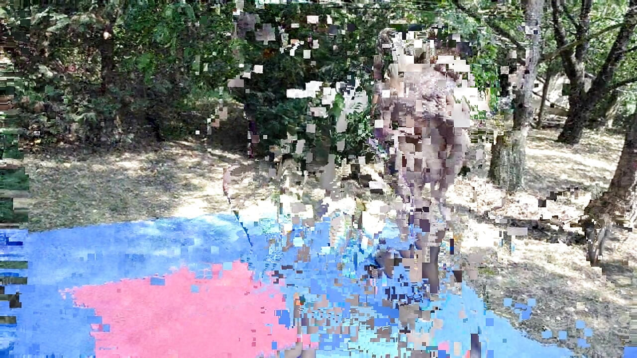 Ở sân sau, Lana tuổi teen nóng bỏng làm hài lòng cậu bé của cô ấy