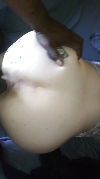 Пухла повія прокидається заради голови та пизди