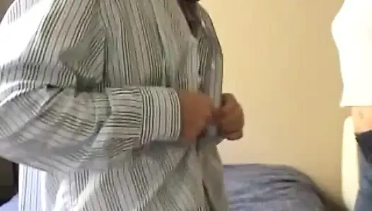 Jordan styles ngentot di kamar tidur dengan toket kecilnya