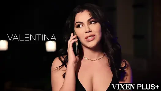 VIXEN ЗАВОДИТ БОЛЬШОЙ ЧЕРНЫЙ ЧЛЕН жаждущую хотвайф Валентину Nappi