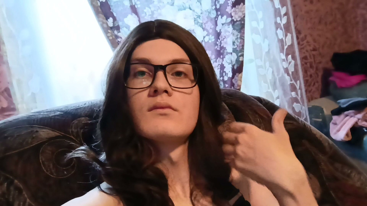 Shemale High Heeled Leg Tease