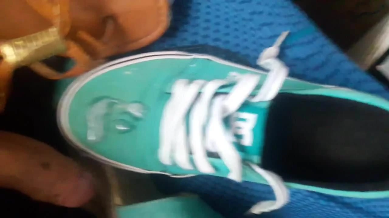 Porra em sapatos de amigo dc