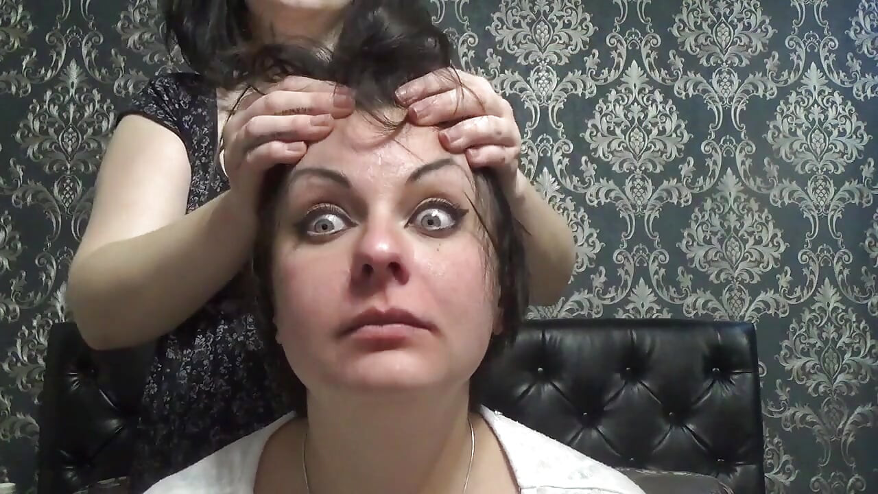 انگشت کردن بینی، به هم ریختن صورت، صورت های احمقانه، جوراب شلواری روی سر، فتیش لب ها! به کیت!