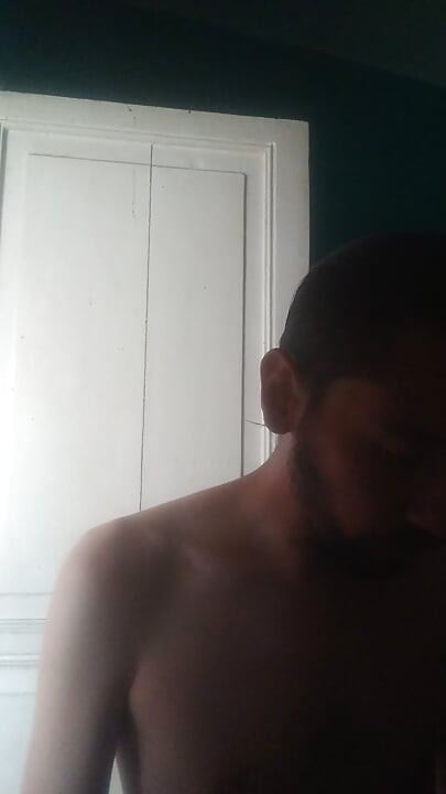 I record myself doing a skincare in the morning