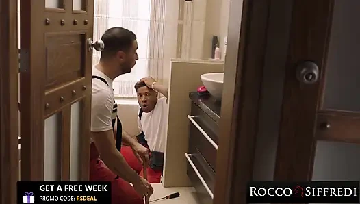 Rocco siffredi - pantat sempit cewek sange ini dientot dua kontol sekaligus