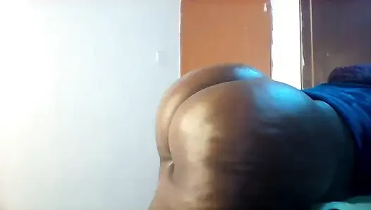 Кто угодно и жаждет киски