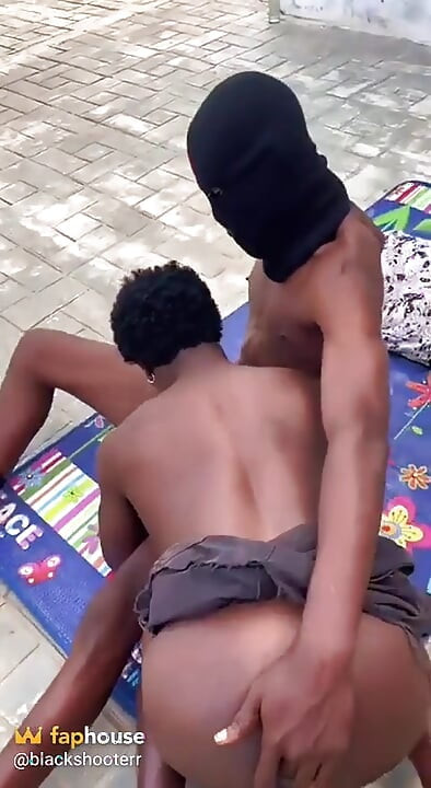 Sexo Anal Fora do Condomínio com Sassypussyy