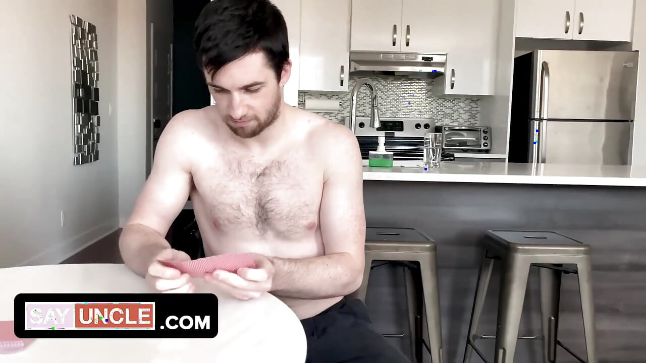 Stepbrothers plahys strip poker game duing quarantine