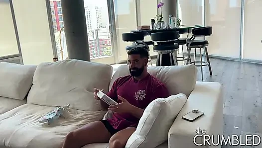 она делится одним хуем в этом тройничке, подборке