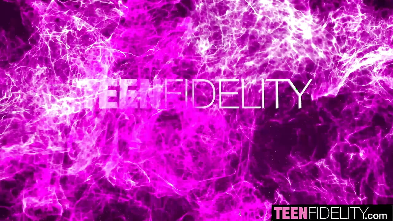 Teenfidelity - pelirroja ucraniana Noi Feja ama polla