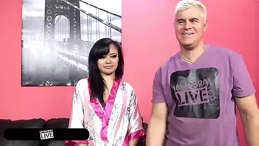 Брызжущая Storm раскрылась, как киска Энни Круз принимает член!