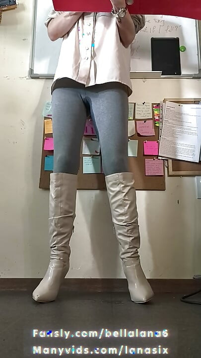 Sprøjter i mine leggings og støvler, mens jeg underviser