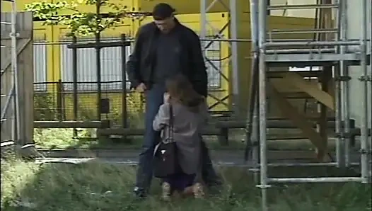 Tante seksi amatir dientot habis-habisan sama kontol besar di lokasi konstruksi