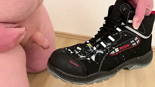 Yeni iş ayakkabılarımı çabucak sıvazla