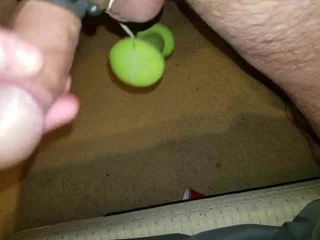 Menggantung berat dari bola saya