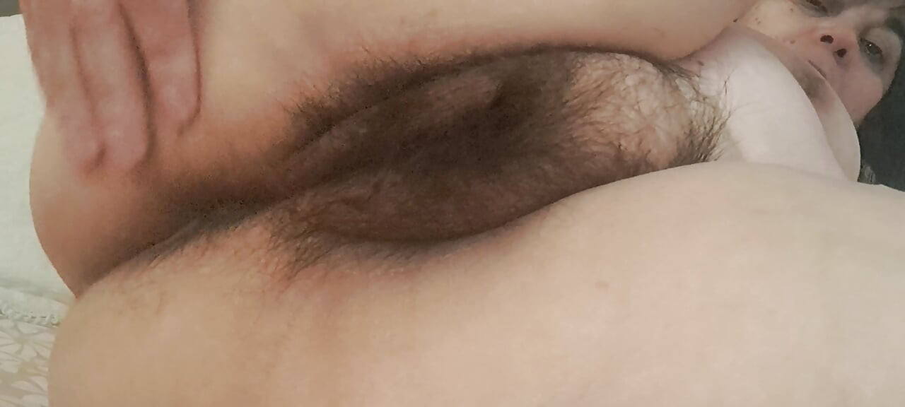 ,playing with hairy pussy